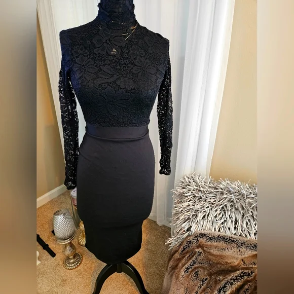 Women's Petite Black Lace High Neck Midi Dress - Size 6 Women's Petite Black Lace High Neck Midi Dress - Size 6